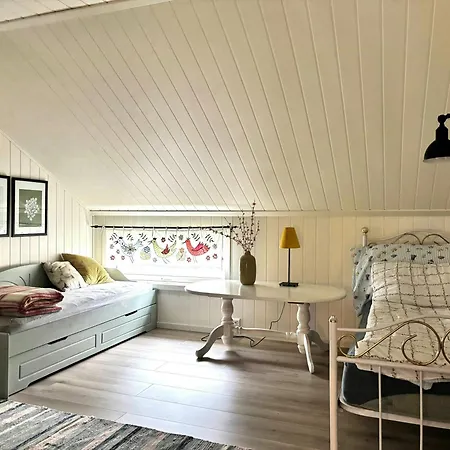 Сasa de vacaciones Restored 1950s Five Metres From The Shore Kvithylla