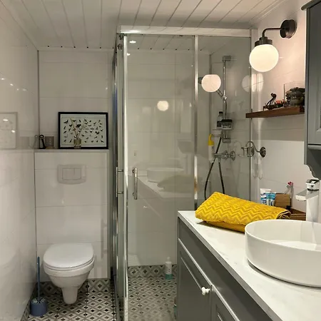 Restored 1950s Five Metres From The Shore * Kvithylla